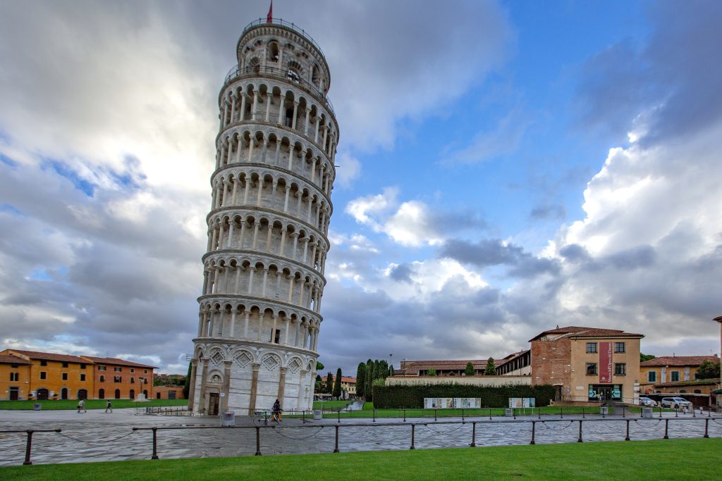 A Torre de Pisa também serviu para inspirar diversos nomes de pizzarias.